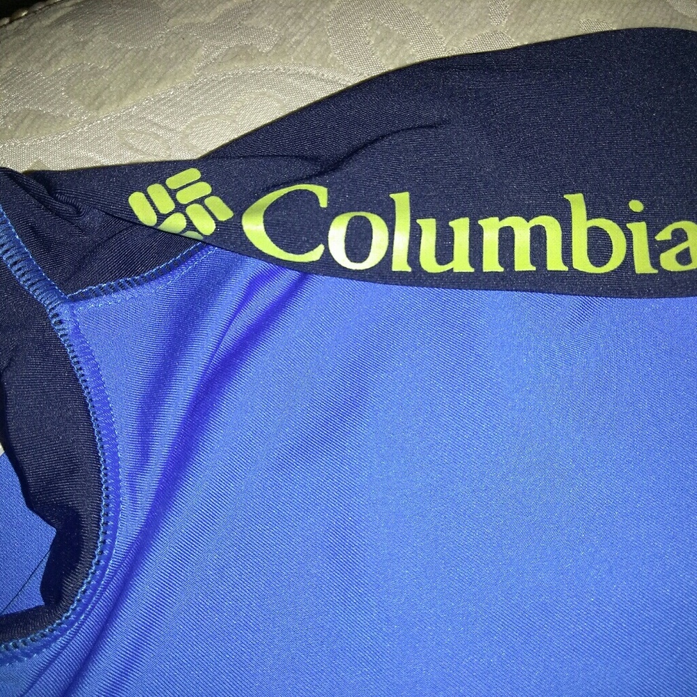 Columbia swimshirt
