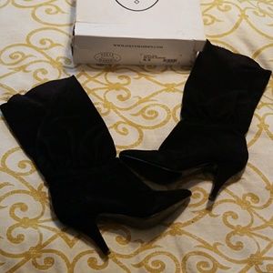 STEVE MADDEN Suede Boots