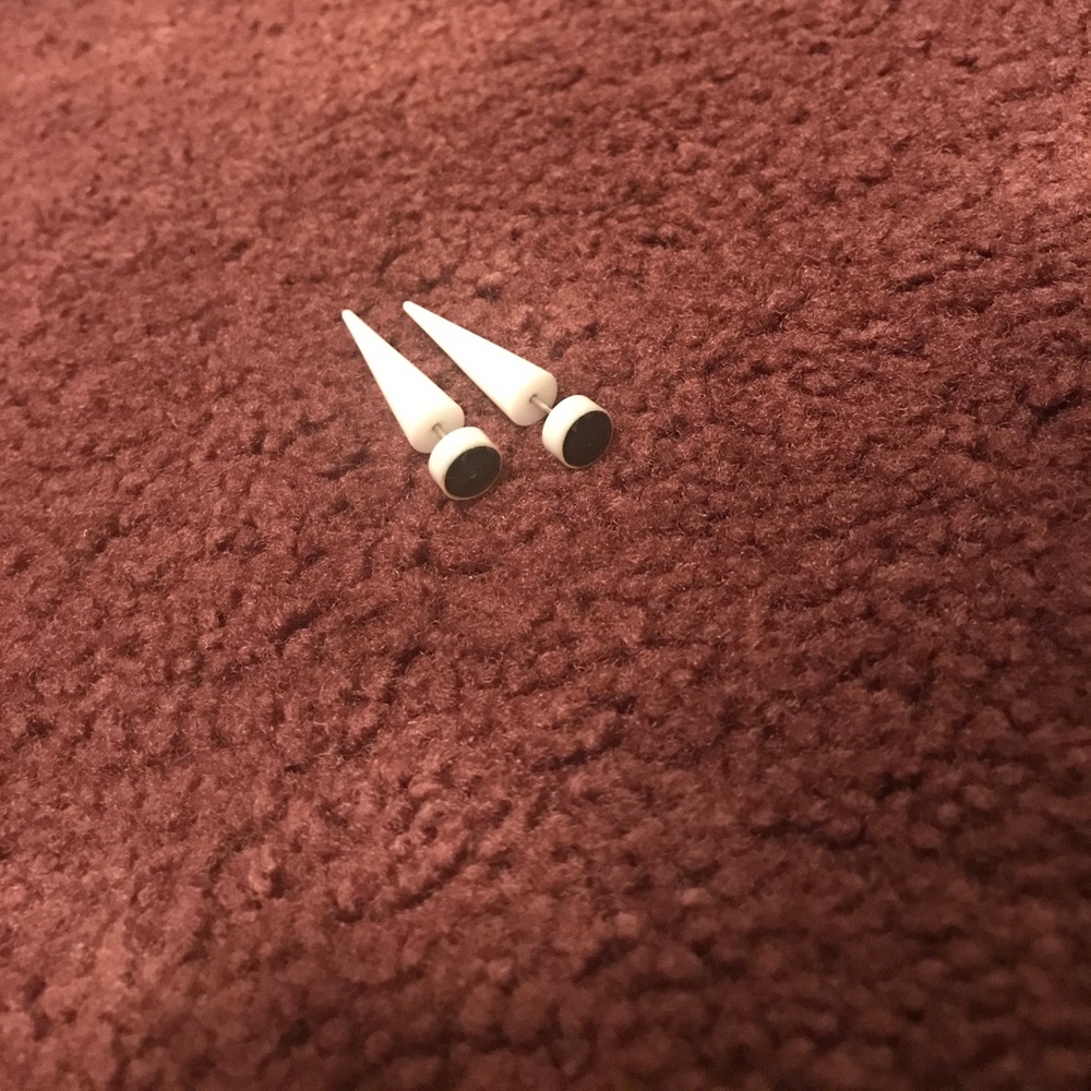 NWOT Hot Topic White and Black Long Gauges