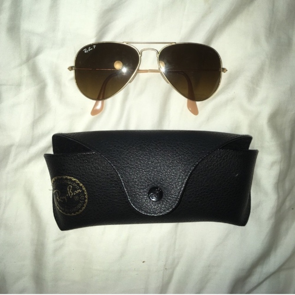Gold aviator Ray-Bans polarized