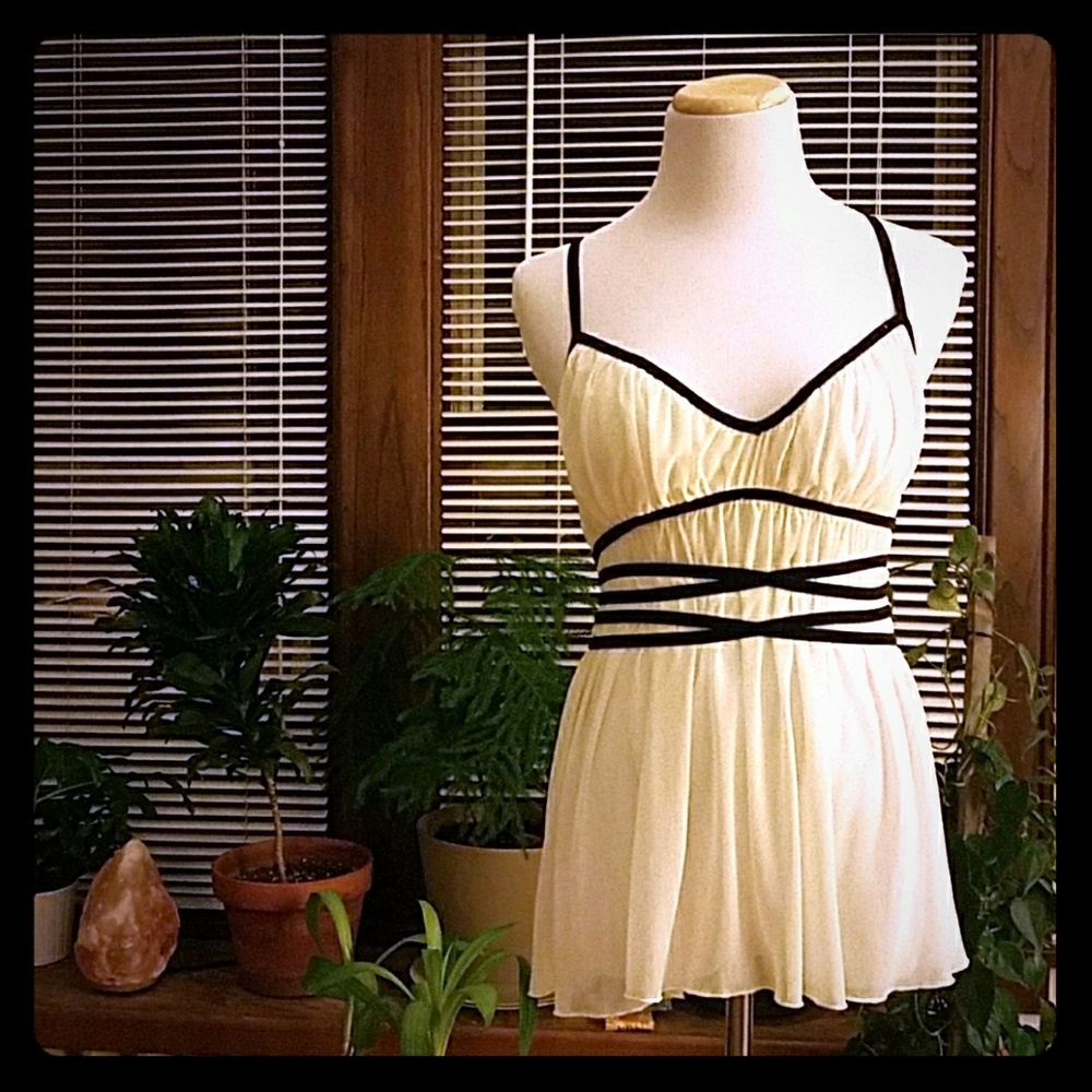 NWT Express goddess top