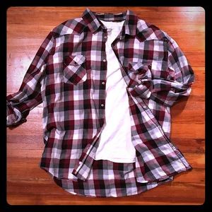 🍁🍁Men’s burgundy plaid button down 🍁🍁
