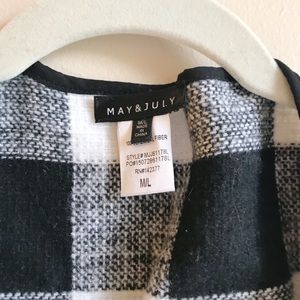 Boutique Women’s Checkered Cape Vest