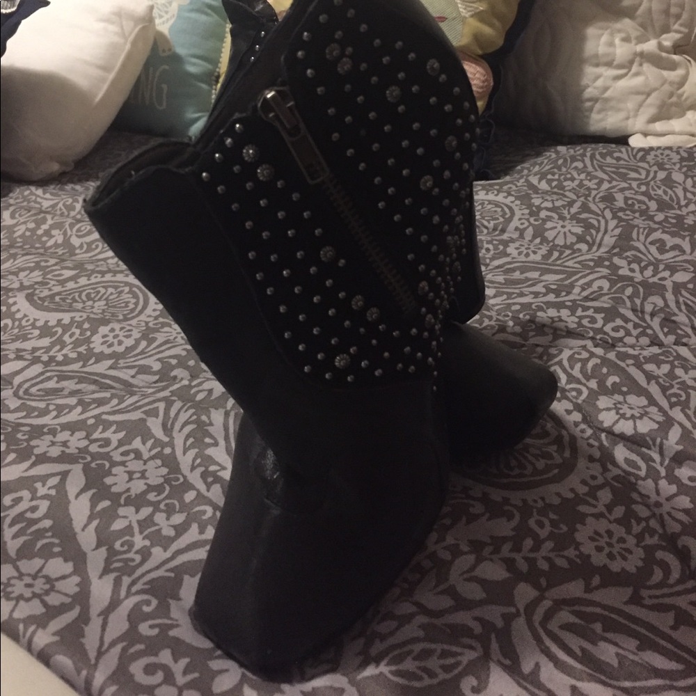 Black leather Sam Edelman booties