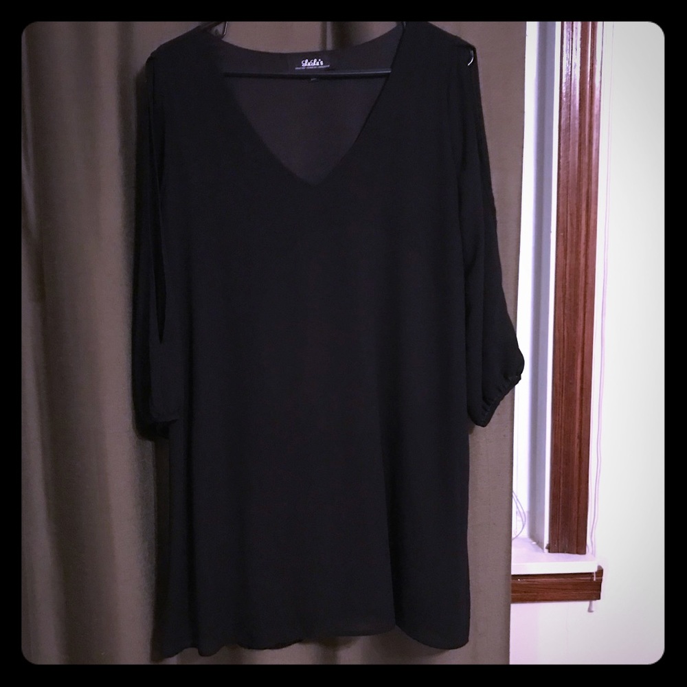 Lulu's black 3/4 split sleeve shift dress