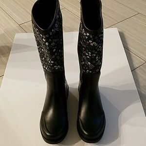 New Ugg rainboots sz6 black New Ugg rainboots sz6 black