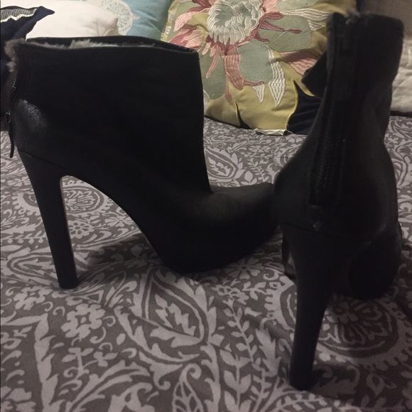 Fur lined BCBG booties 4 1/2 inch heel - Picture 2 of 4