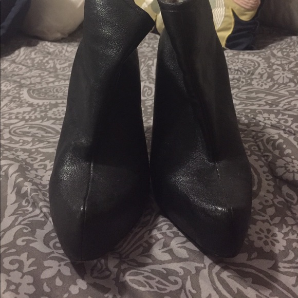 Fur lined BCBG booties 4 1/2 inch heel - Picture 3 of 4