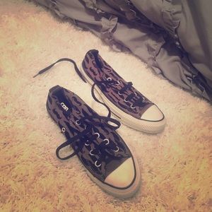 Mustache converse