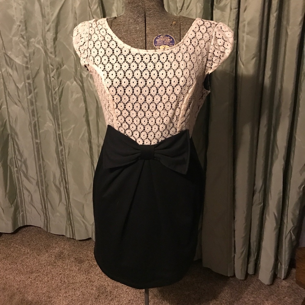 Black and white cap sleeve dress