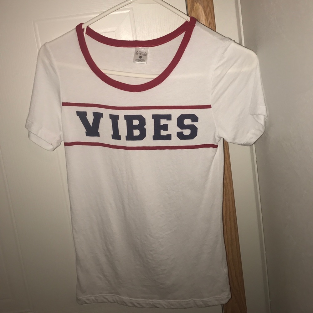 NEW NEVER WORN XS Zumiez White "Vibes" tee shirt