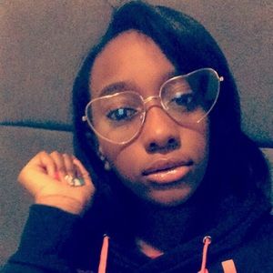 Meet your Posher, Crystal