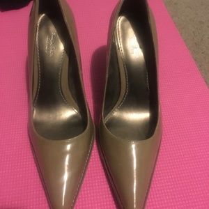 Vera wang shoes size 9