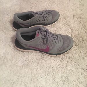 Gray Nike sneakers Gray Nike sneakers