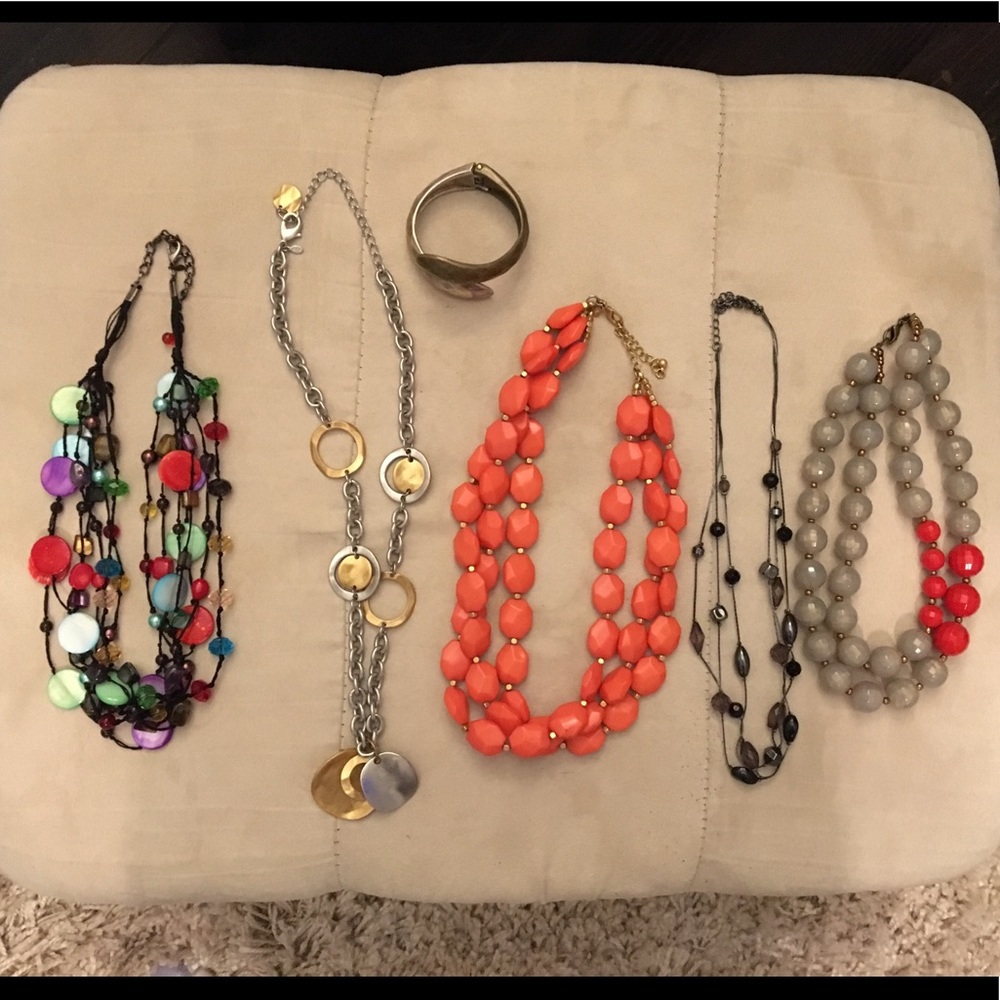 S I X pieces of Premier Designs jewelry