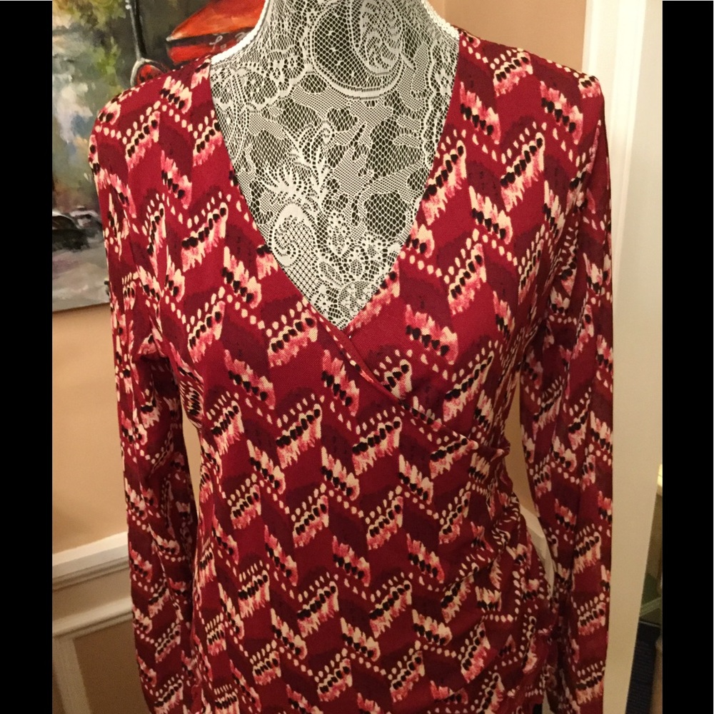SHEER V NECK HAS EDGING ON BOTTOM & SLEEVES OF TOP