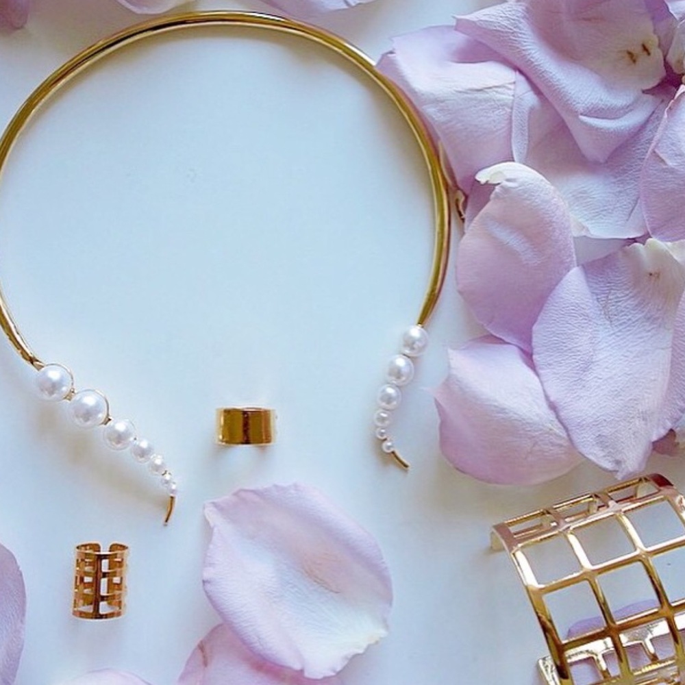 Medusa Pearl Collar Necklace