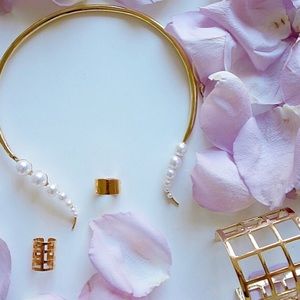 Medusa Pearl Collar Necklace