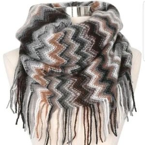 STEVE MADDEN Zigzag Fringe Infinity Loop Scarf Neu
