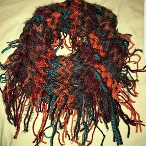 STEVE MADDEN Zigzag Fringe Infinity Scarf