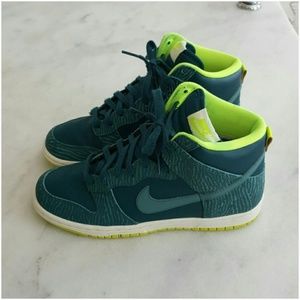 Nike Dunks Hi