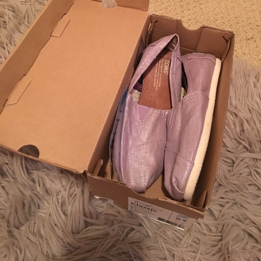 Brand new toms