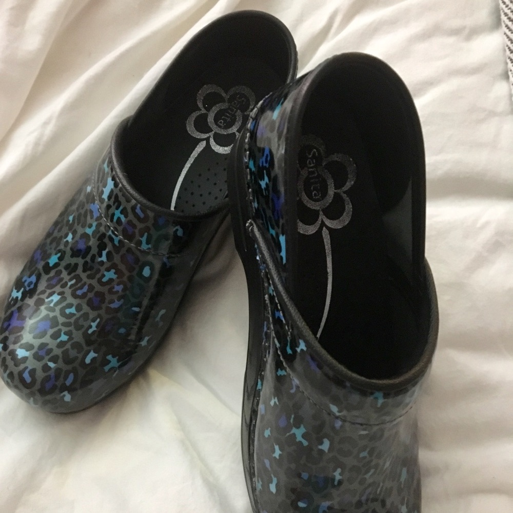 Gently worn only 2 times excellent condition