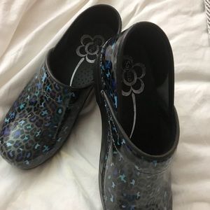 Gently worn only 2 times excellent condition