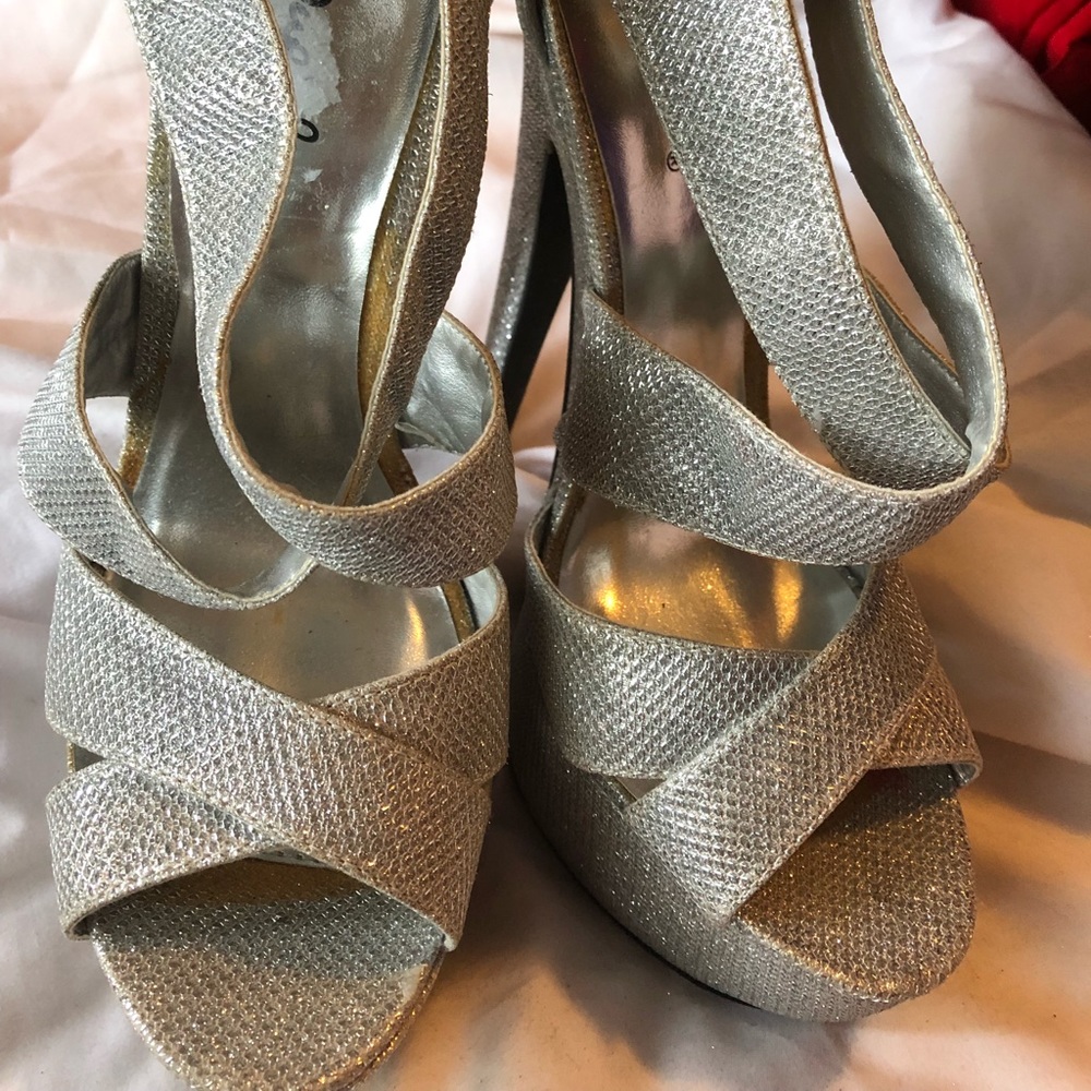 Silver platform heels - Picture 3 of 4