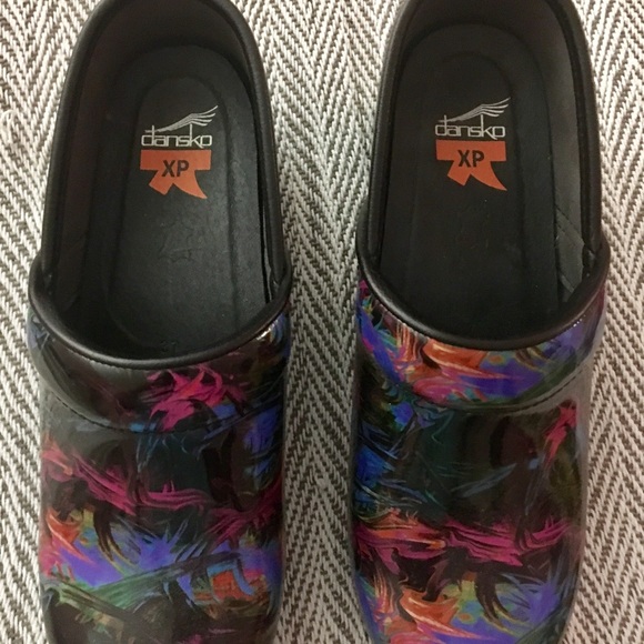 Gently used- worn 2 times - Picture 4 of 6