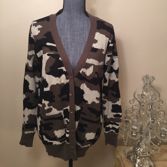 Forever 21 Sweaters - Forever 21 camouflage knit sweater