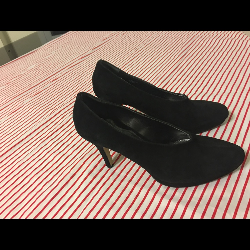 Adrienne Vittadini  black suede heels-NWOT