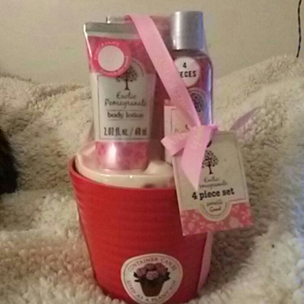 Pomegranate bath set