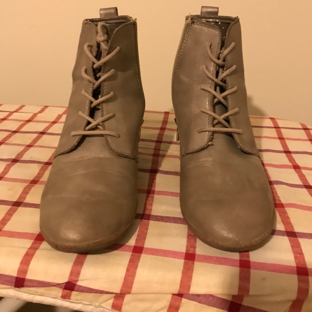 Taupe bootie