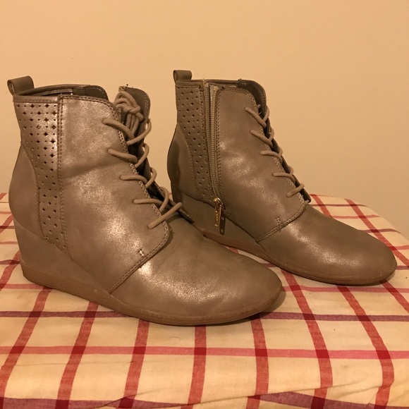 Taupe bootie - Picture 2 of 4