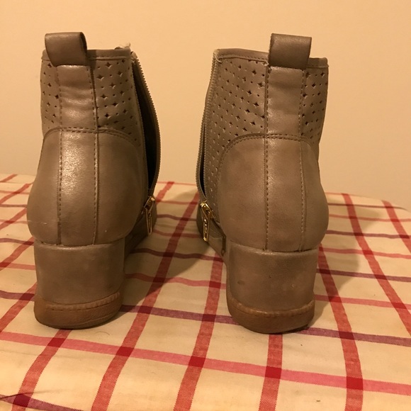 Taupe bootie - Picture 3 of 4