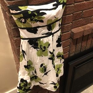 Strapless white dress with flowers for juniors