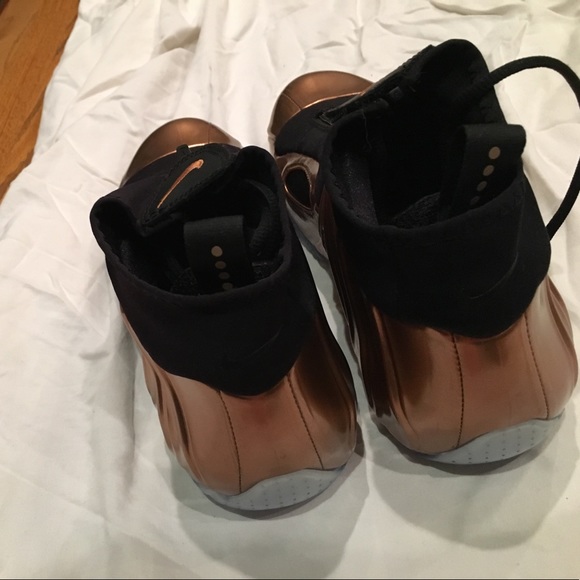 Gold Nike shoes brand new - Picture 3 of 8