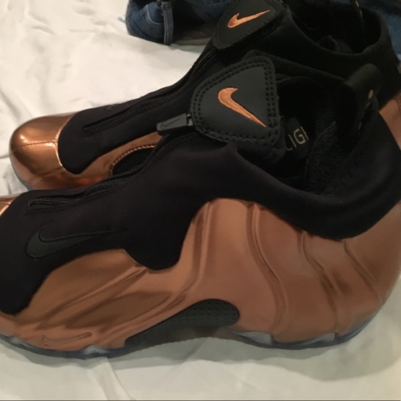 Gold Nike shoes brand new - Picture 4 of 8