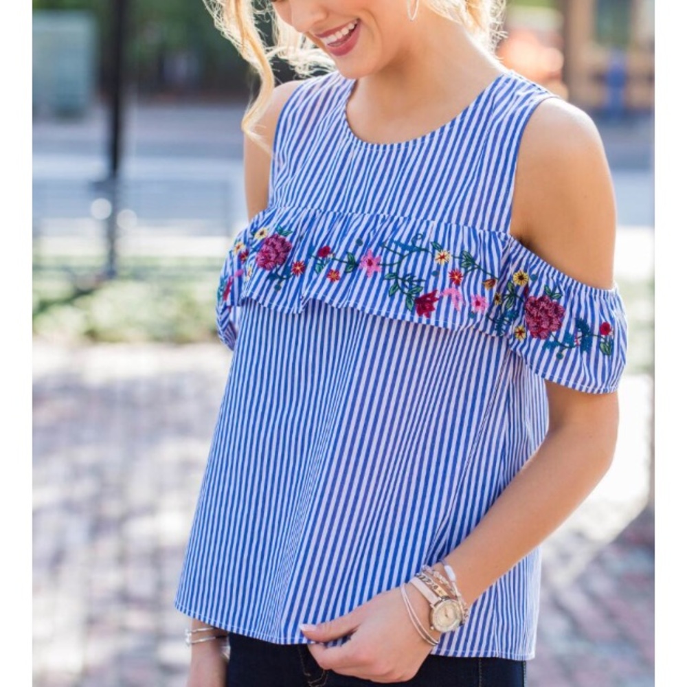 Lovely exposed shoulder ruffle top