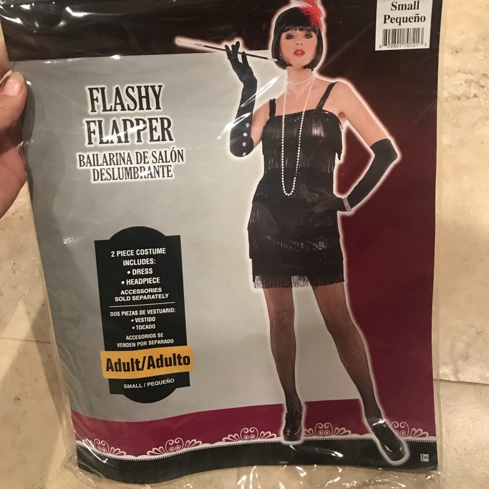 Small black flapper dresss