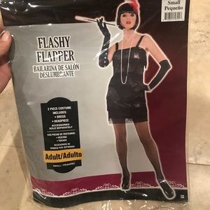 Small black flapper dresss