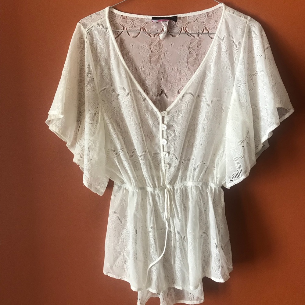 Adorable lace top sz S 💫