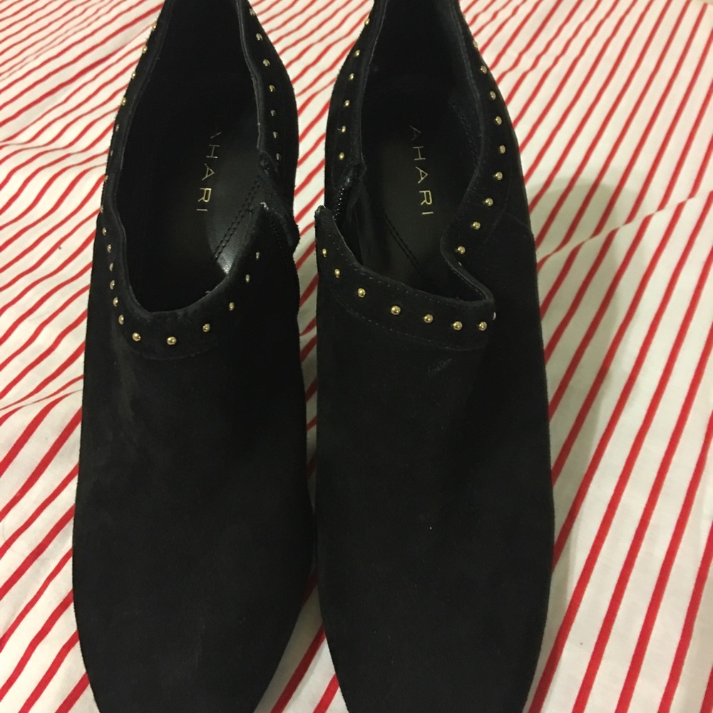 Tahari suede bootie-NWOT