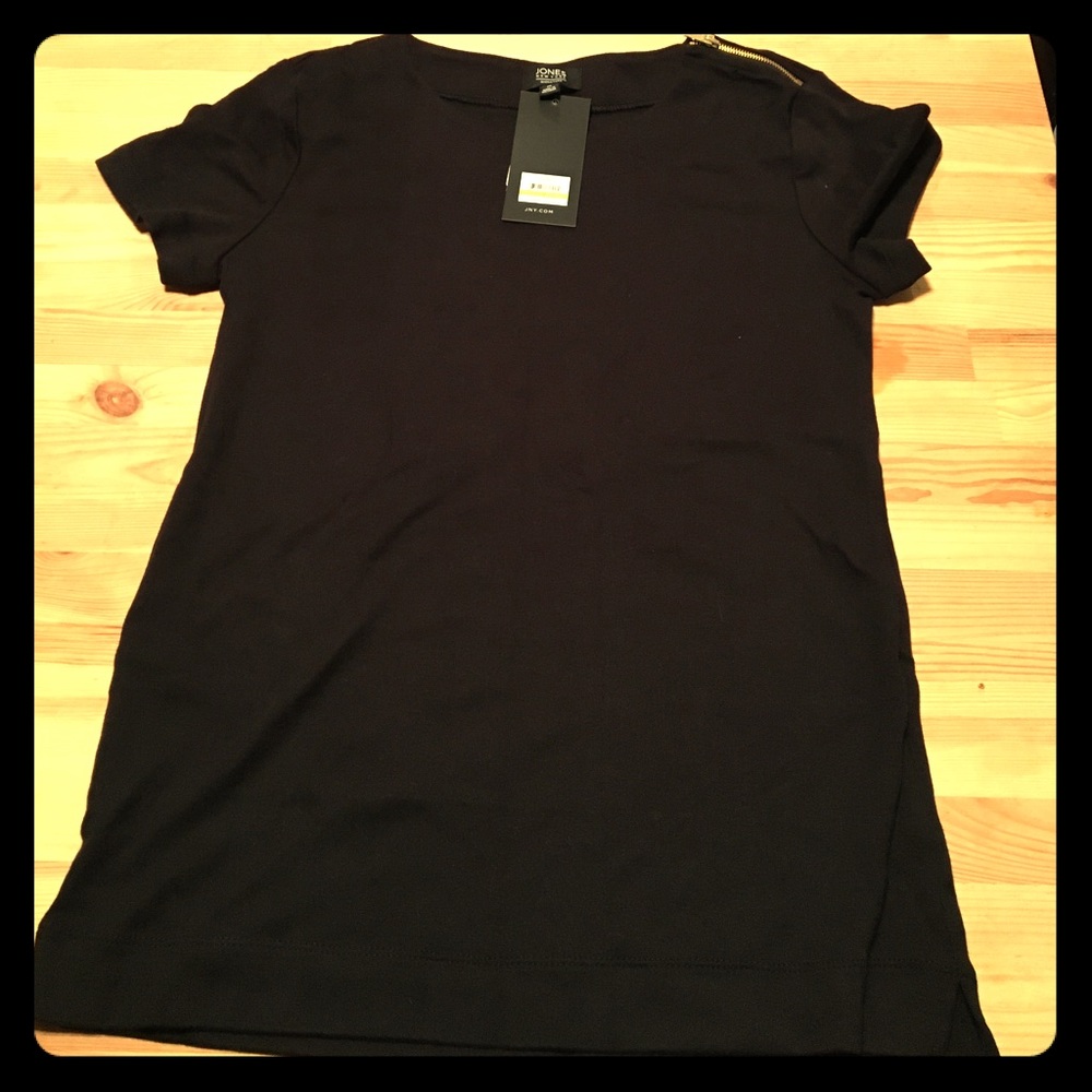 Jones New York zippered shoulder top.