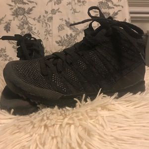 ‼️NIKE FLYKNIT CHUKKA SNEAKERS, WORN TWICE ‼️