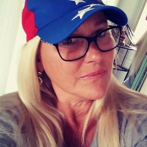 Meet your Posher, Dilia