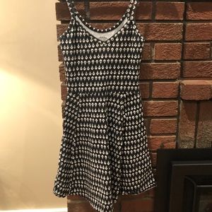 Light short black and white dress