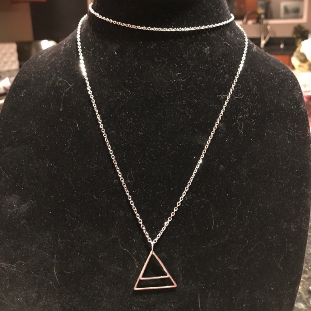 Double triangles on a 32" stainless steel chain