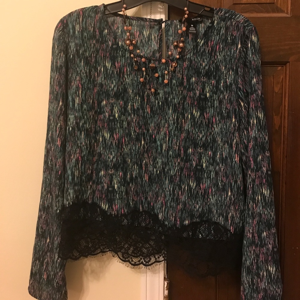 *** 50% in bundle Feminine Blouse w/ Lace Hem